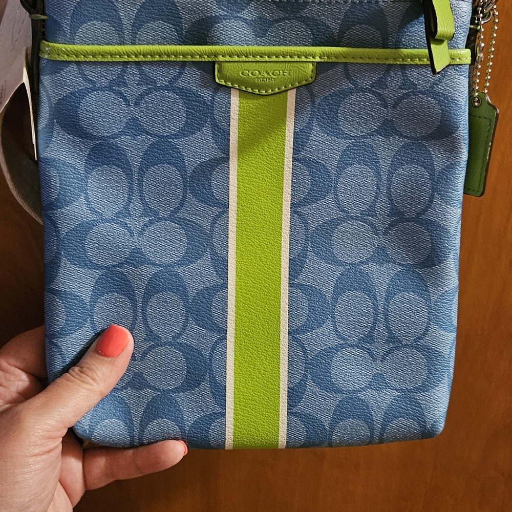 Coachhandbags - Picture 2 of 3
